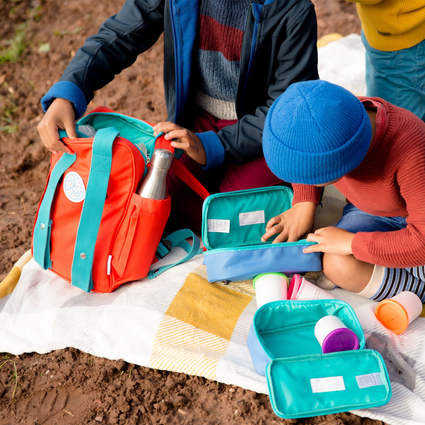 MAGNETIC BACKPACK, LUNCH BAG AND TWIN POUCHES